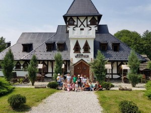 34133900_10216936428270812_1041363525844336640_n 