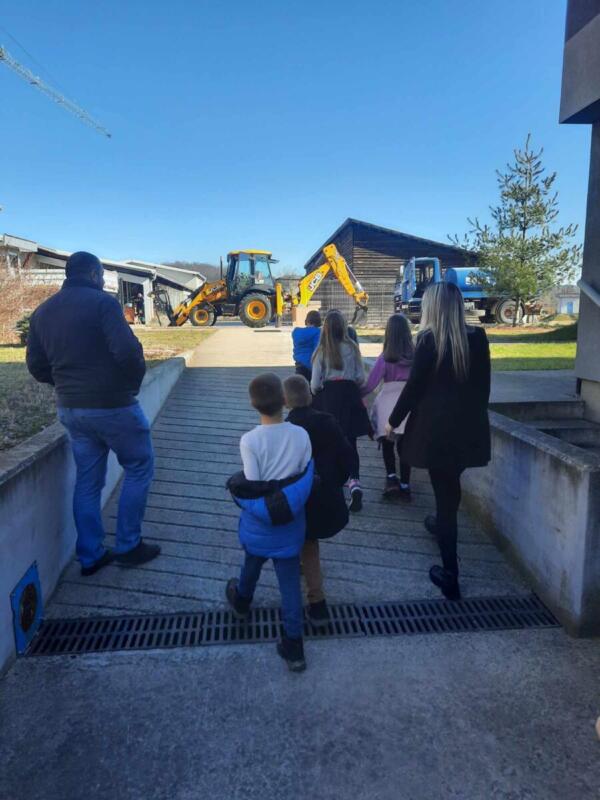 429003940 1424929348111715 573469417066830145 n