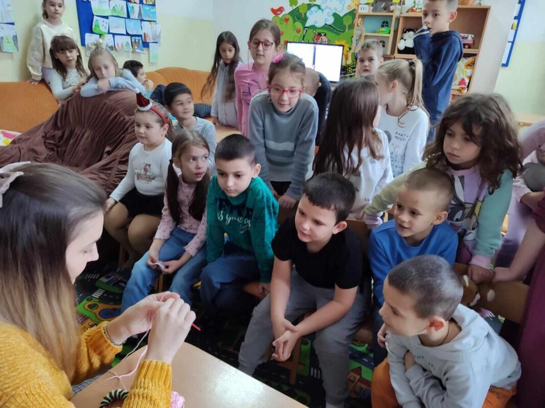 9b9dfd12-16db-40ae-bd6e-475e81a8d294