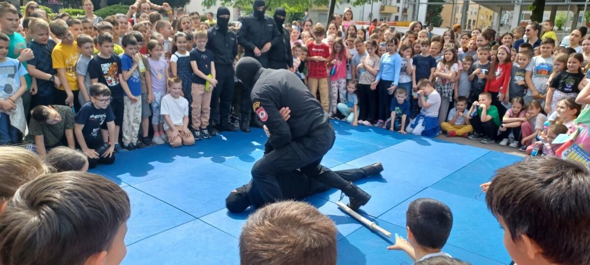 c00a642a-2404-4757-b57a-380b5390c12e