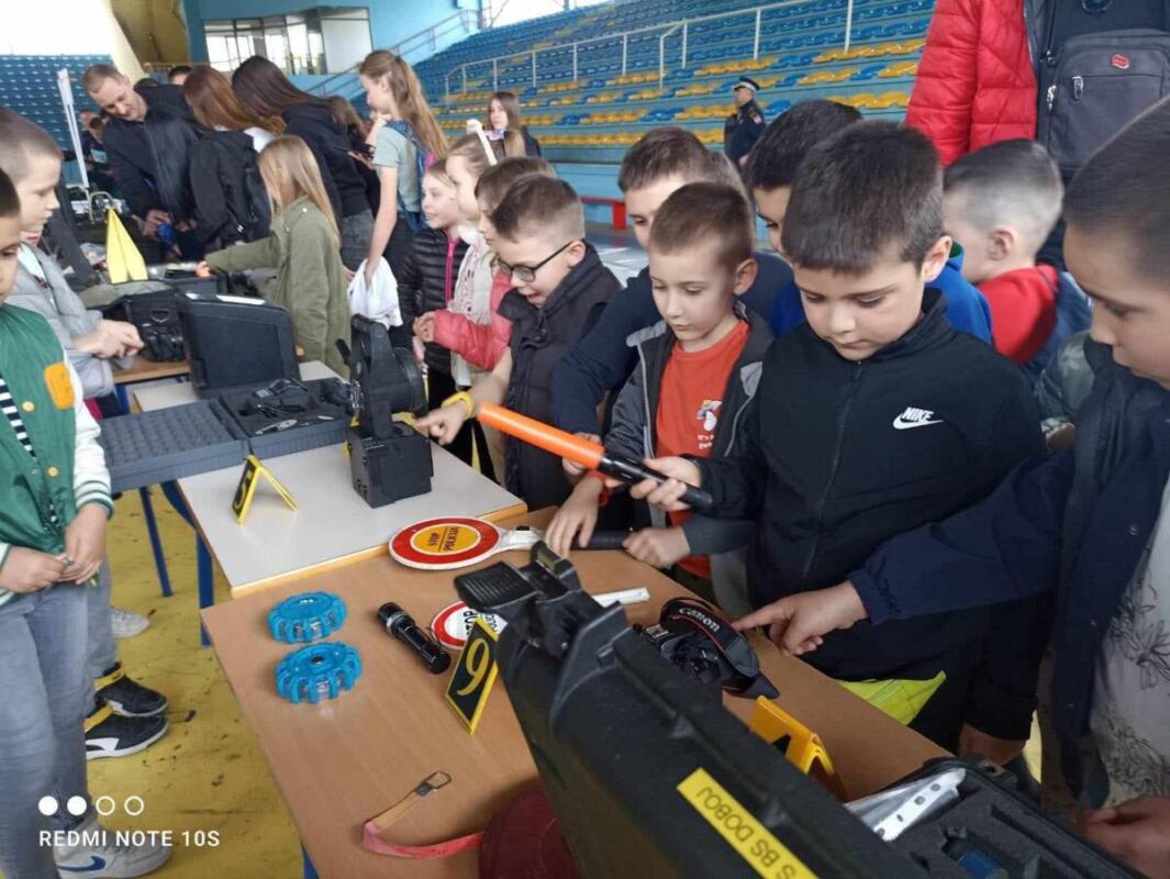 c6a3ba7a-b866-4ec4-bfaa-3b9c2718e757