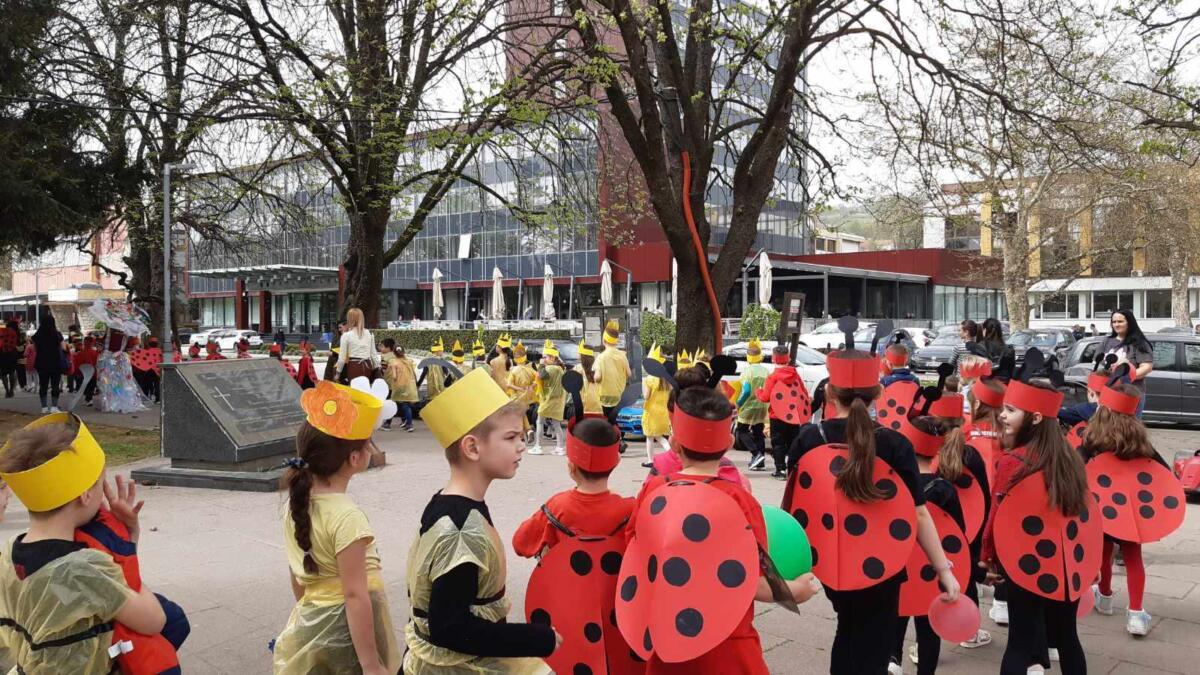 ee93a95e-4829-47bf-a48a-18cb6134f8c1