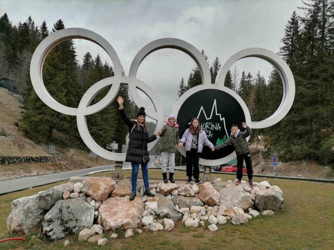 f86b778c-1dca-4d61-ba8e-bc834643cbb4